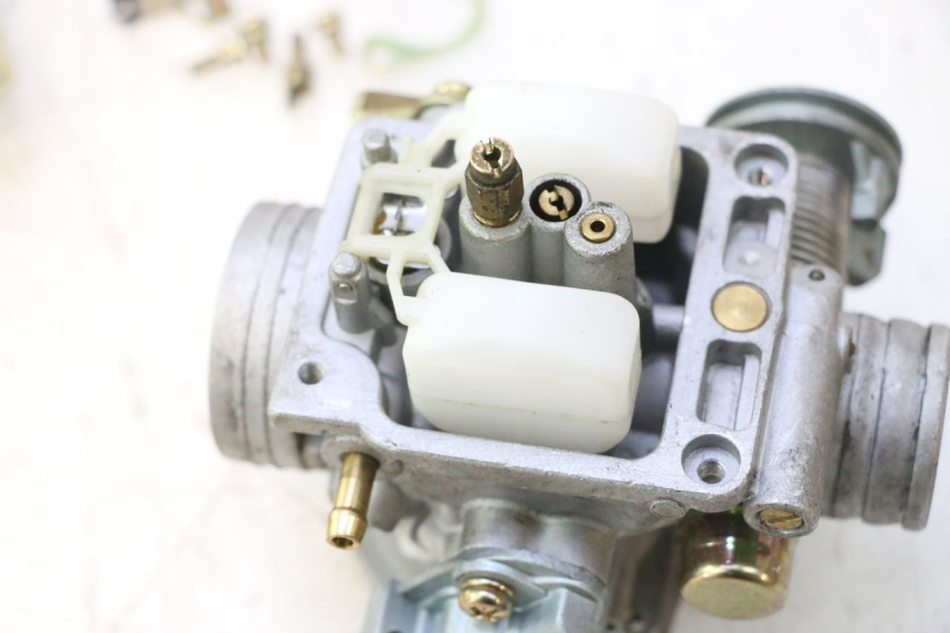 photo de CARBURADOR YIYING RETRO 125 (2008 - 2018) - Detalhes característicos