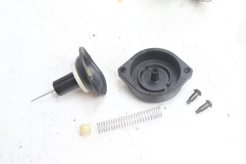 photo de CARBURADOR TNT MOTOR ROMA 10' 4T 50 (2007 - 2018) - Detalhes característicos
