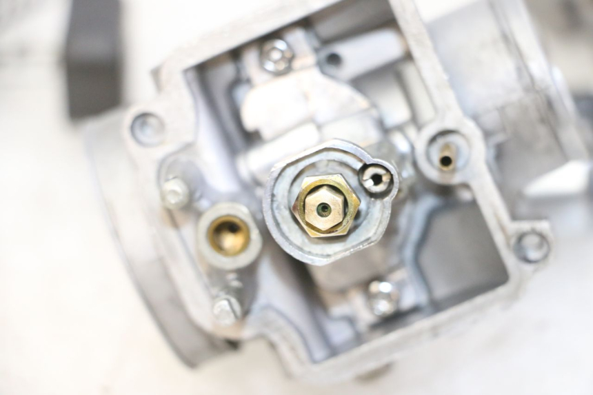 photo de CARBURADOR DERBI SENDA SM DRD 50 (2008 - 2013) - Detalhes característicos
