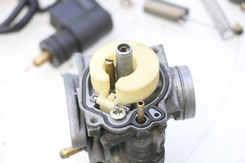 photo de CARBURADOR PEUGEOT TREKKER 50 (1995 - 2004) - Vista de perto