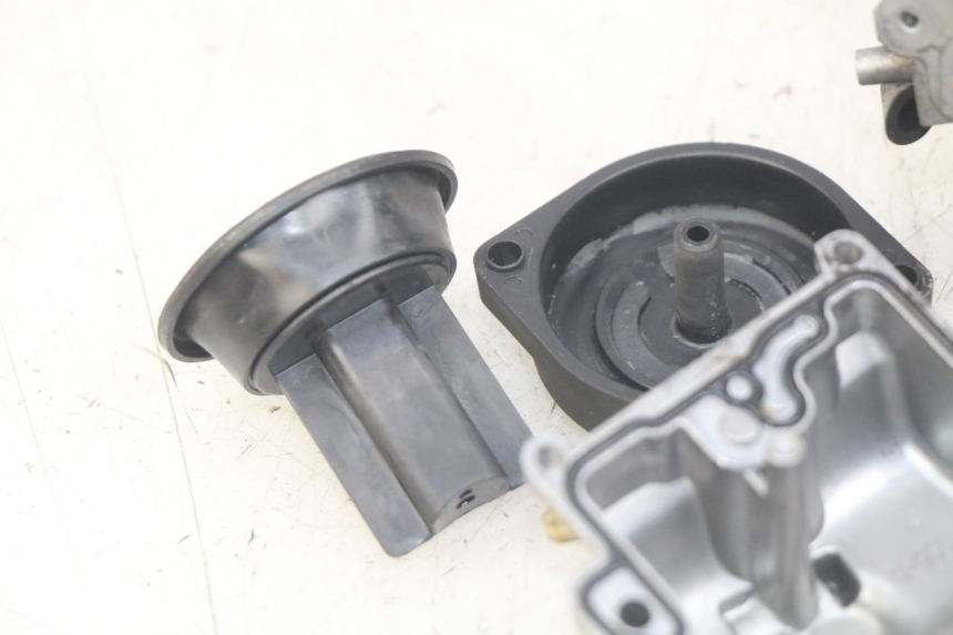photo de CARBURADOR SUZUKI UH BURGMAN 125 (2002 - 2006) - Vista de perto