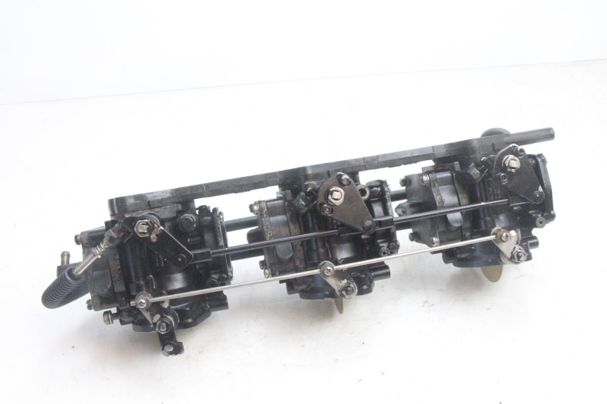 photo de CARBURADOR YAMAHA WAVE RUNNER GP R 1200 (2000 - 2003) - Outro ângulo de visão