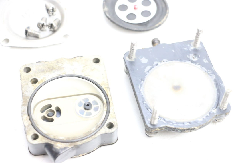 photo de CARBURADOR YAMAHA WAVE RUNNER GP R 1200 (2000 - 2003) - Detalhes característicos