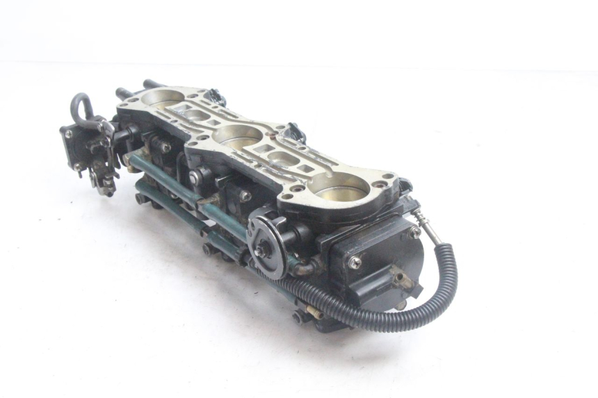 photo de CARBURADOR YAMAHA WAVE RUNNER GP R 1200 (2000 - 2003) - Pontos de fixação