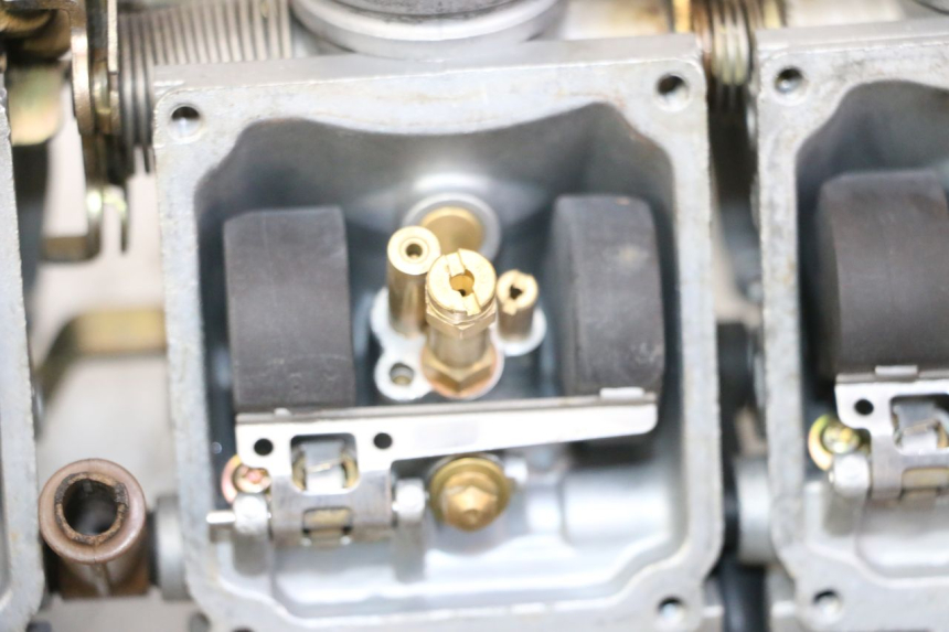 photo de CARBURADOR YAMAHA XJN DIVERSION 600 (2000 - 2003) - Detalhes característicos