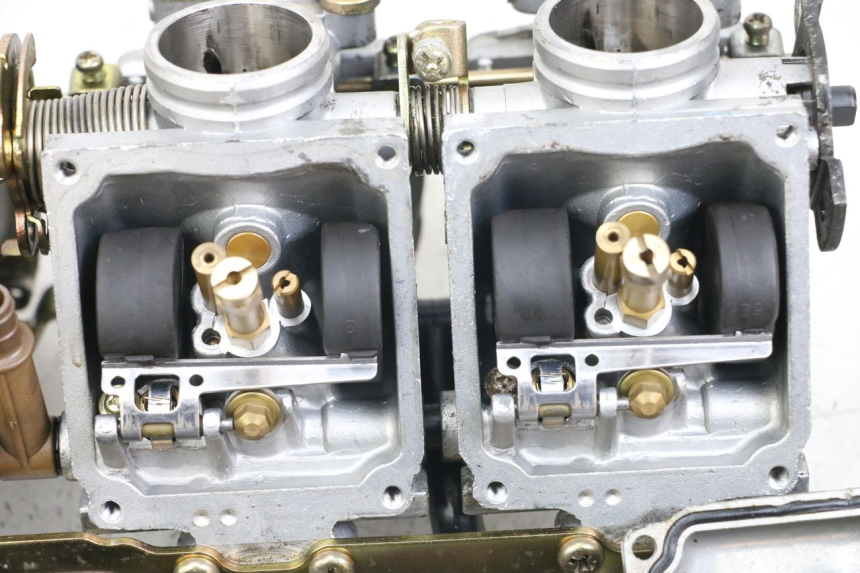 photo de CARBURADOR YAMAHA XJS DIVERSION 600 (1997 - 1999) - Detalhes característicos