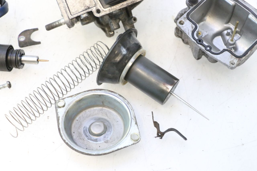 photo de CARBURADOR YAMAHA YP MAJESTY 125 (2002 - 2006) - Estado da superfície