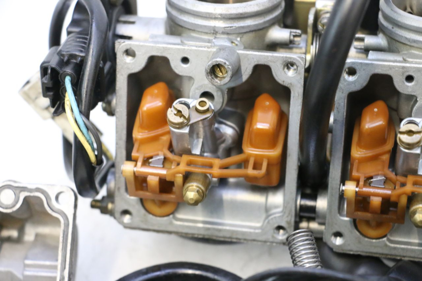 photo de CARBURADOR YAMAHA YZF R GENESIS 750 (1993 - 1998) - Outro ângulo de visão