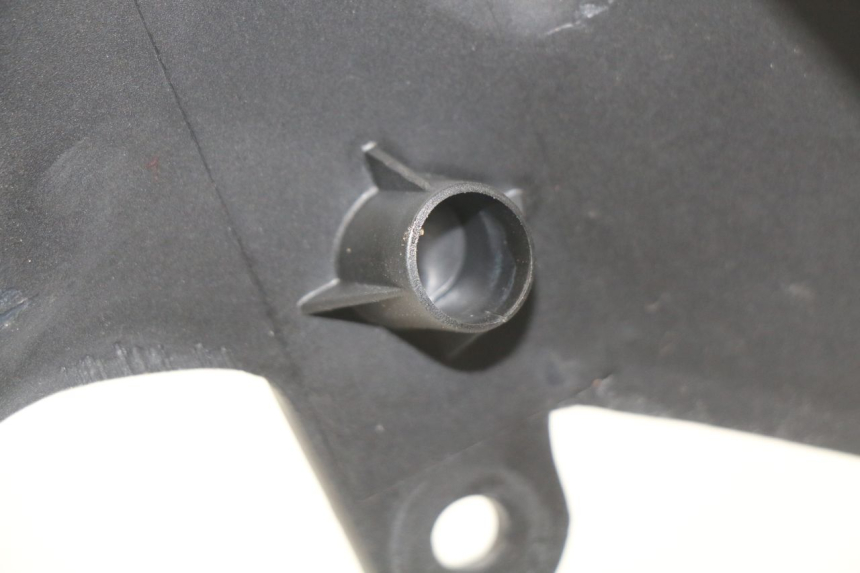 photo de CARROÇARIA TRASEIRA MV AGUSTA BRUTALE R WALLY 910 (2008 - 2008) - Zoom do estado de desgaste