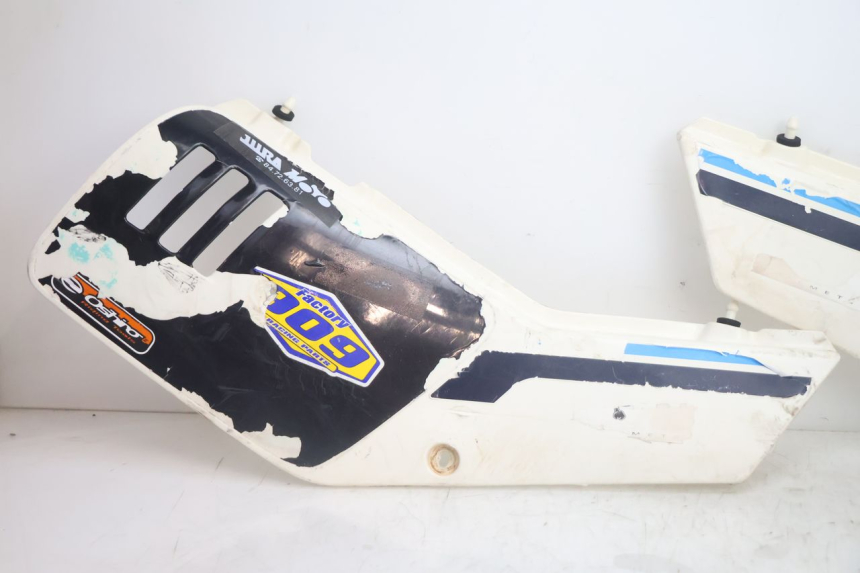 photo de CARENAGEM TRASEIRA SUZUKI DR S 600 (1985 - 1989) - Detalhe da peça
