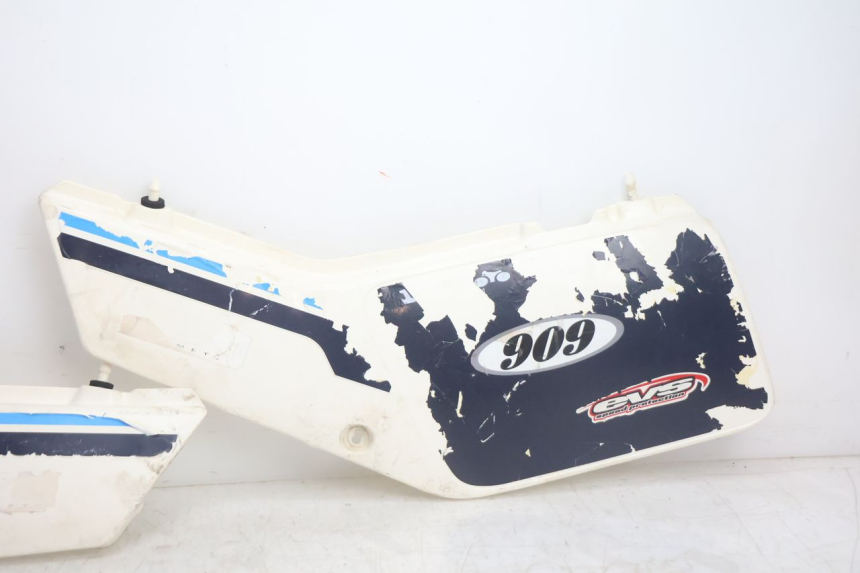 photo de CARENAGEM TRASEIRA SUZUKI DR S 600 (1985 - 1989) - Outro ângulo de visão