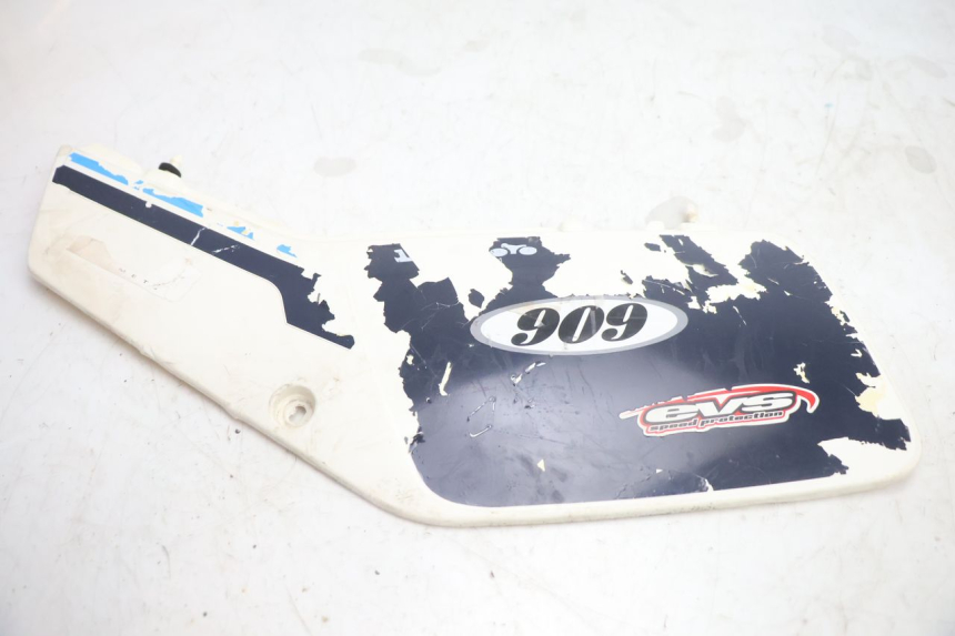 photo de CARENAGEM TRASEIRA SUZUKI DR S 600 (1985 - 1989) - Vista geral
