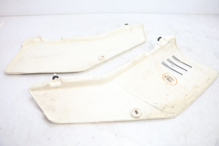 photo de CARENAGEM TRASEIRA SUZUKI DR S 600 (1985 - 1989) - Pontos de fixação