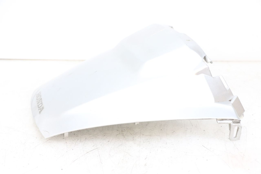 photo de CARROÇARIA TRASEIRA HONDA FJS SILVERWING SILVER WING 600 (2001 - 2010) - Detalhes característicos