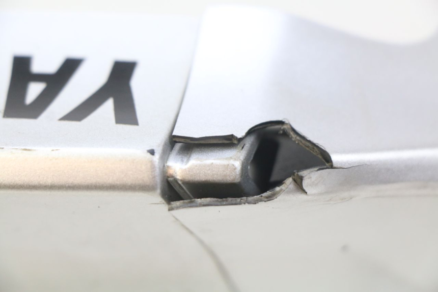 photo de CARROÇARIA TRASEIRA YAMAHA FZS FAZER 600 (1998 - 2001) - Detalhe da peça