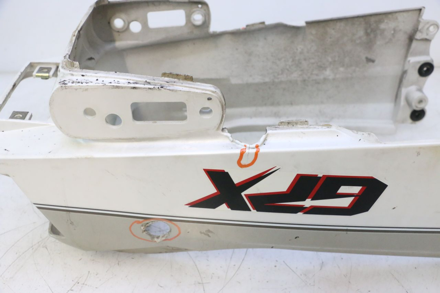 photo de CARENAGEM TRASEIRA KAWASAKI GPX F ZX750F 750 (1986 - 1990) - Detalhe da peça