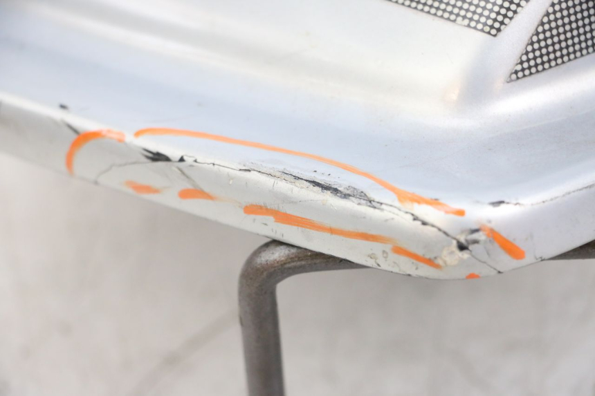 photo de CARROÇARIA TRASEIRA SUZUKI GSX E 250 (1982 - 1983) - Detalhe da peça
