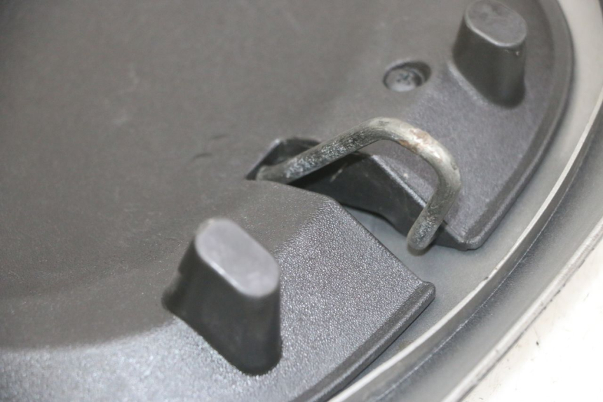 photo de CARROÇARIA TRASEIRA PIAGGIO MP3 LT 400 (2007 - 2012) - Zoom do estado de desgaste