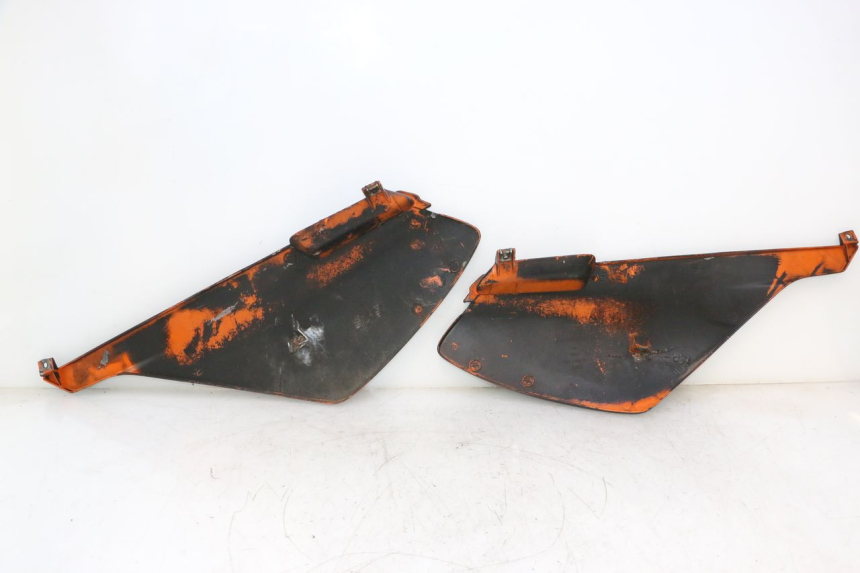 photo de CARROÇARIA TRASEIRA DERBI SENDA 50 (2003 - 2005) - Detalhes característicos