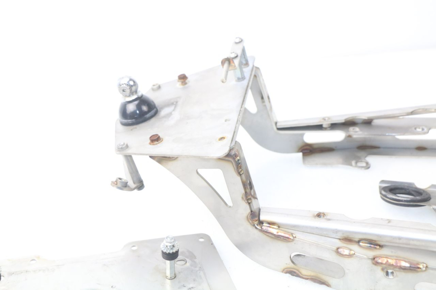 photo de CARROÇARIA TRASEIRA YAMAHA TDM ABS 900 (2002 - 2014) - Detalhes característicos