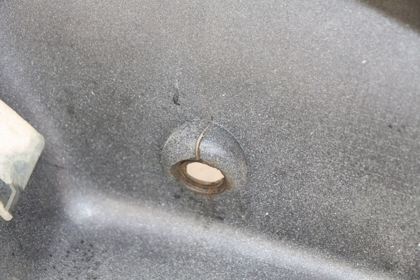 photo de CARROÇARIA TRASEIRA DAELIM VJ ROADWIN FI 125 (2008 - 2017) - Zoom do estado de desgaste