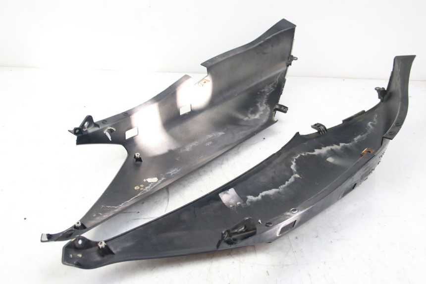 photo de CARROÇARIA TRASEIRA YAMAHA XMAX X-MAX 125 (2006 - 2009) - Estado da superfície