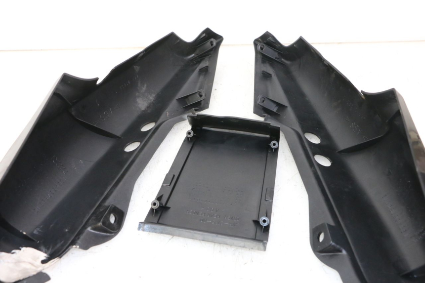 photo de CARROÇARIA TRASEIRA YAMAHA FZS FAZER 600 (2001 - 2003) - Detalhe da peça