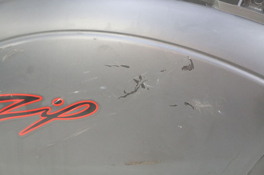 photo de CARROÇARIA TRASEIRA PIAGGIO ZIP 4T 50 (2018 - 2020) - Zoom do estado de desgaste