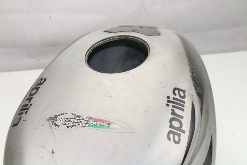 photo de CARROÇARIA DO RESERVATÓRIO APRILIA RS 50 (1999 - 2005) - Pontos de fixação