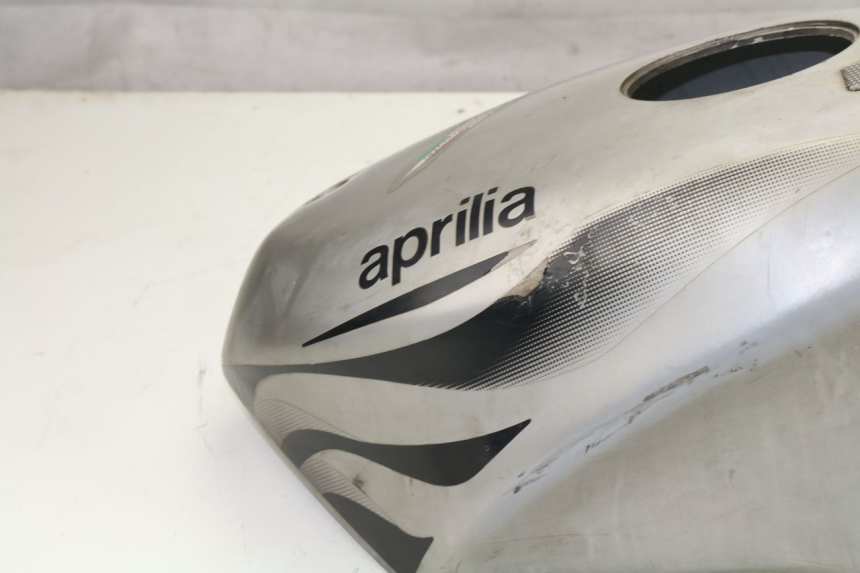 photo de CARROÇARIA DO RESERVATÓRIO APRILIA RS 50 (1999 - 2005) - Marcações e referências
