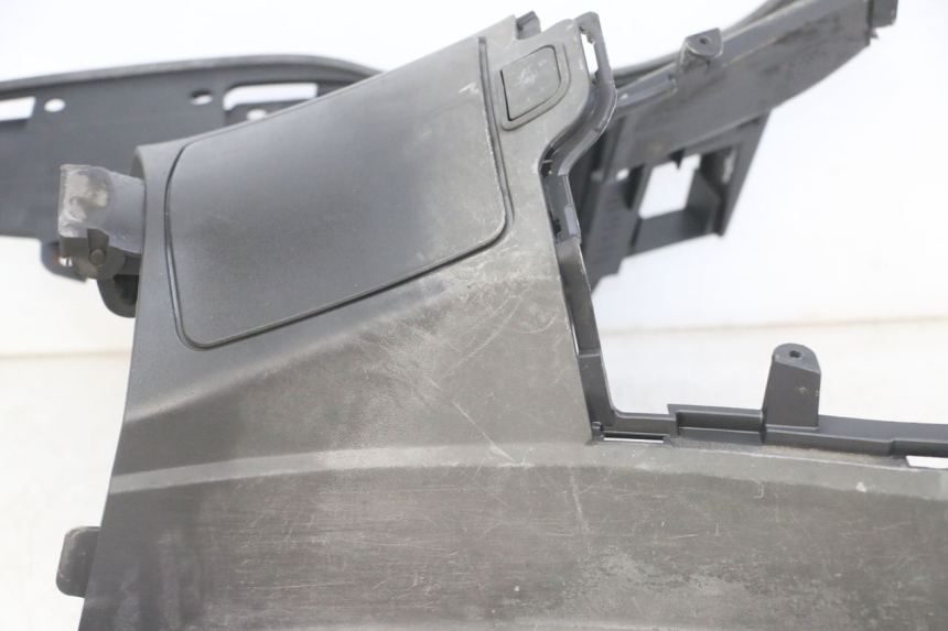 photo de CARROÇARIA DO RESERVATÓRIO SUZUKI BURGMAN 125 (2007 - 2014) - Pontos de fixação