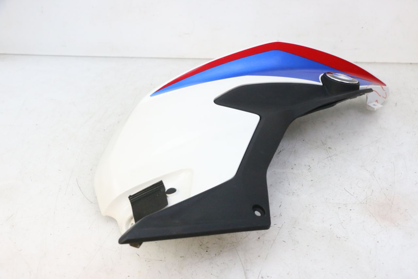 photo de CARCAÇA DO RESERVATÓRIO DIREITO BMW G310 R 310 (2016 - 2020) - Detalhes característicos