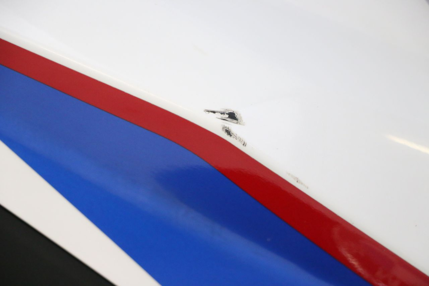 photo de CARCAÇA DO RESERVATÓRIO DIREITO BMW G310 R 310 (2016 - 2020) - Detalhe da peça