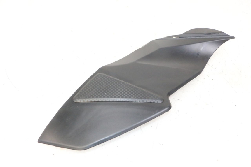 photo de CARCAÇA DO RESERVATÓRIO DIREITO SUZUKI GSR 750 (2011 - 2017) - Detalhe da peça