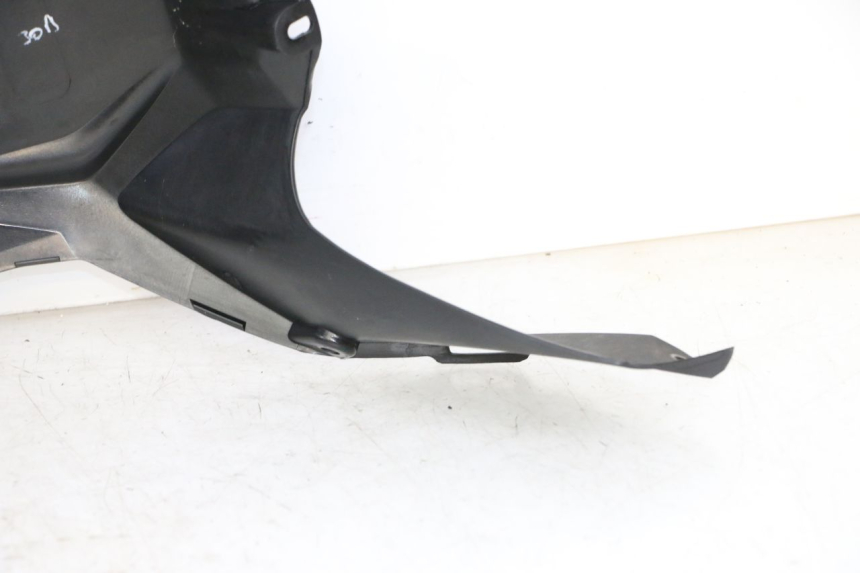 photo de CARROÇARIA DO RESERVATÓRIO BMW G310 R 310 (2016 - 2020) - Marcações e referências
