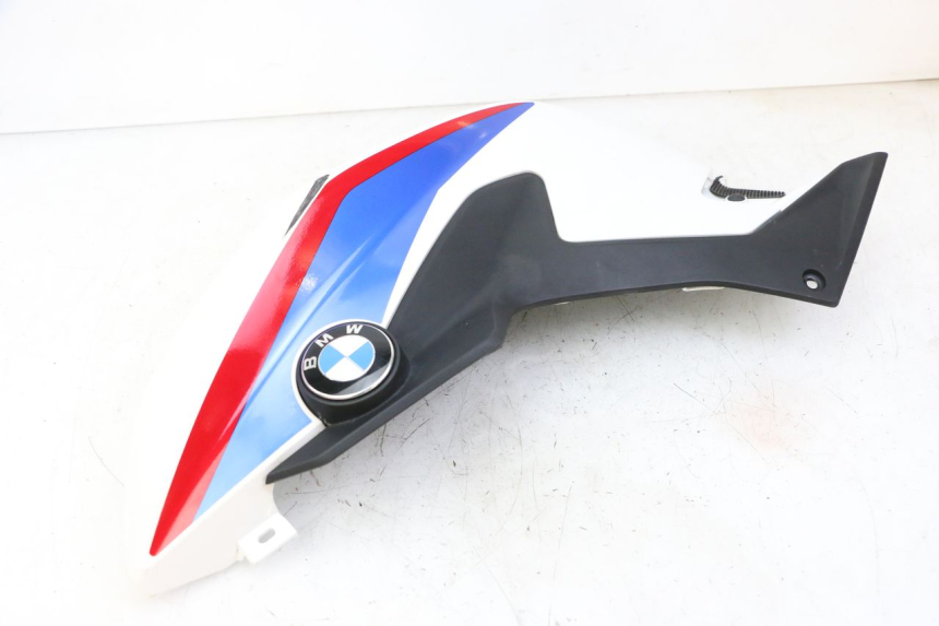 photo de CARCAÇA DO RESERVATÓRIO ESQUERDO BMW G310 R 310 (2016 - 2020) - Detalhes característicos