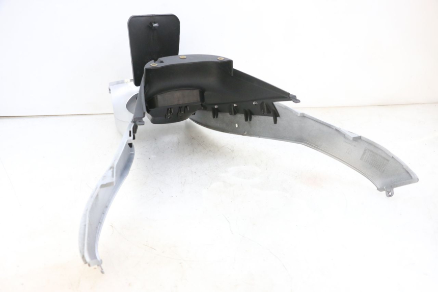 photo de CARROÇARIA DO RESERVATÓRIO PIAGGIO MP3 RL 250 (2006 - 2010) - Pontos de fixação