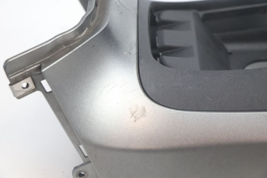 photo de CARROÇARIA DO RESERVATÓRIO PIAGGIO MP3 500 (2016 - 2018) - Pontos de fixação