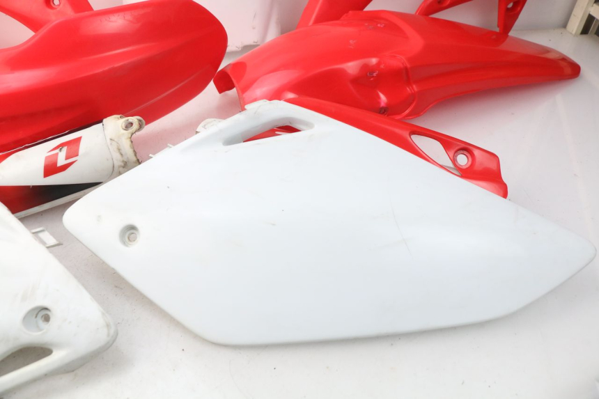 photo de CARROÇARIA E CARENAGEM COMPLETA HONDA CRF CR-F 450 (2005 - 2008) - Zoom do estado de desgaste