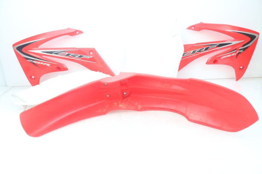 photo de CARROÇARIA E CARENAGEM COMPLETA HONDA CRF 250 (2013 - 2016) - Detalhes característicos