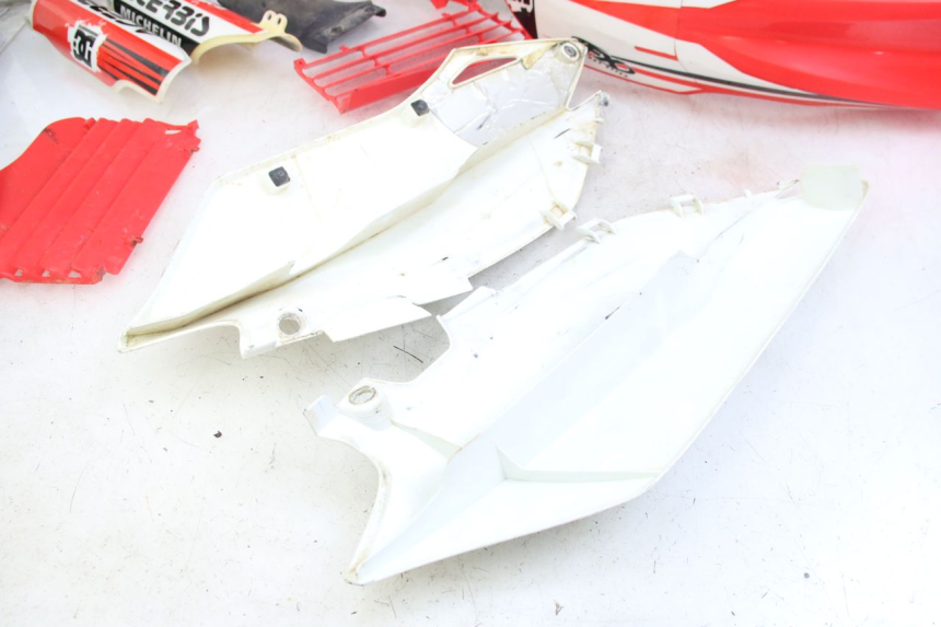 photo de CARROÇARIA E CARENAGEM COMPLETA HONDA CRF 250 (2010 - 2013) - Zoom do estado de desgaste