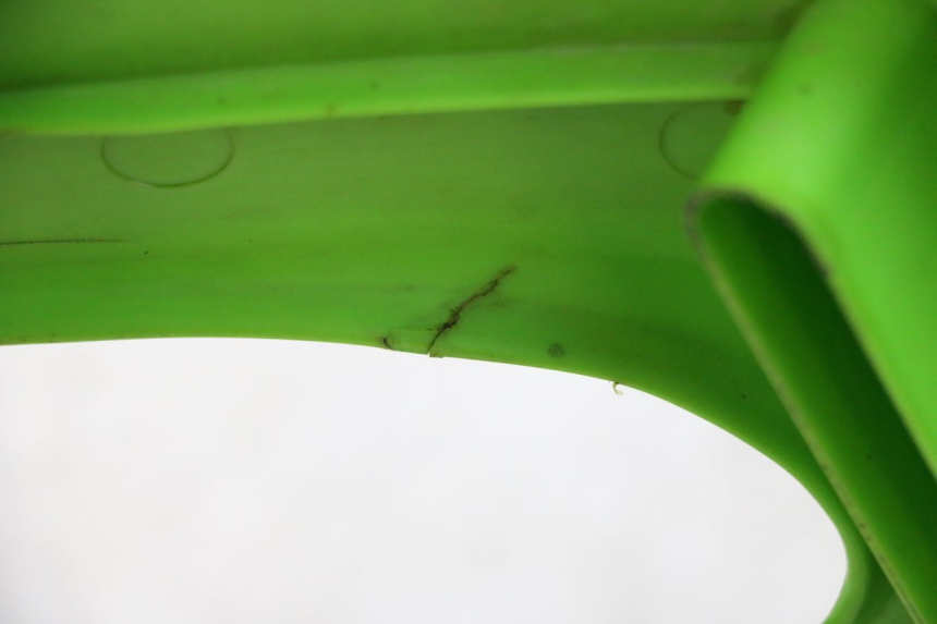 photo de CARROÇARIA E CARENAGEM COMPLETA KAWASAKI KX 65 (2000 - 2019) - Zoom do estado de desgaste
