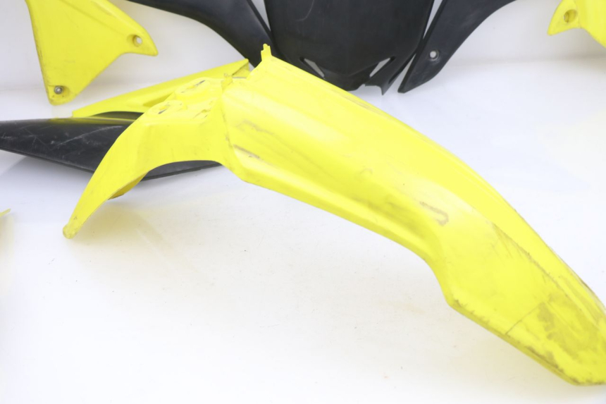photo de CARROÇARIA E CARENAGEM COMPLETA SUZUKI RM-Z RMZ 250 (2010 - 2016) - Detalhes característicos