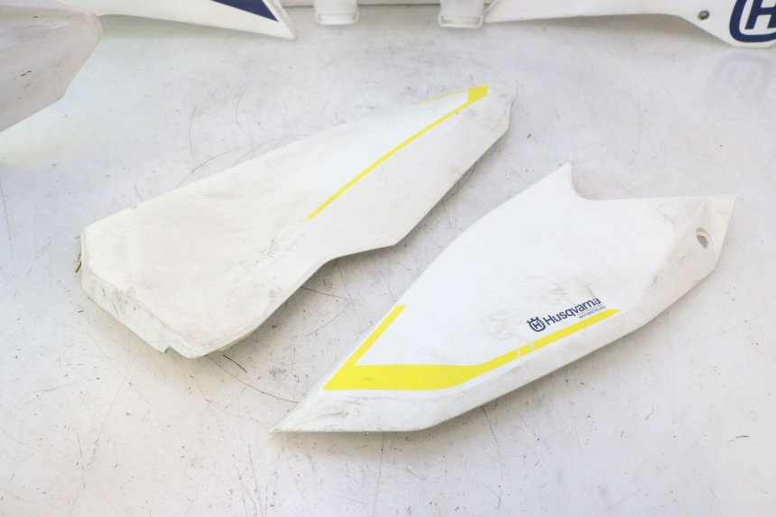 photo de CARROÇARIA COMPLETA HUSABERG TE 250 (2011 - 2014) - Detalhes característicos