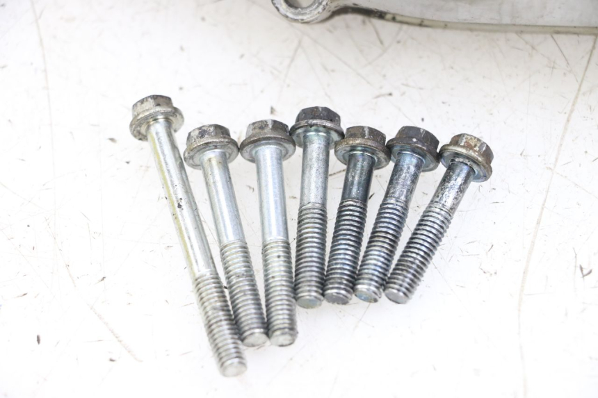 photo de TAMPA DE IGNIÇÃO HYOSUNG GF 125 (2001 - 2005) - Pontos de fixação