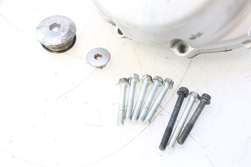 photo de TAMPA DE IGNIÇÃO HONDA XLV VARADERO 125 (2007 - 2012) - Detalhes característicos