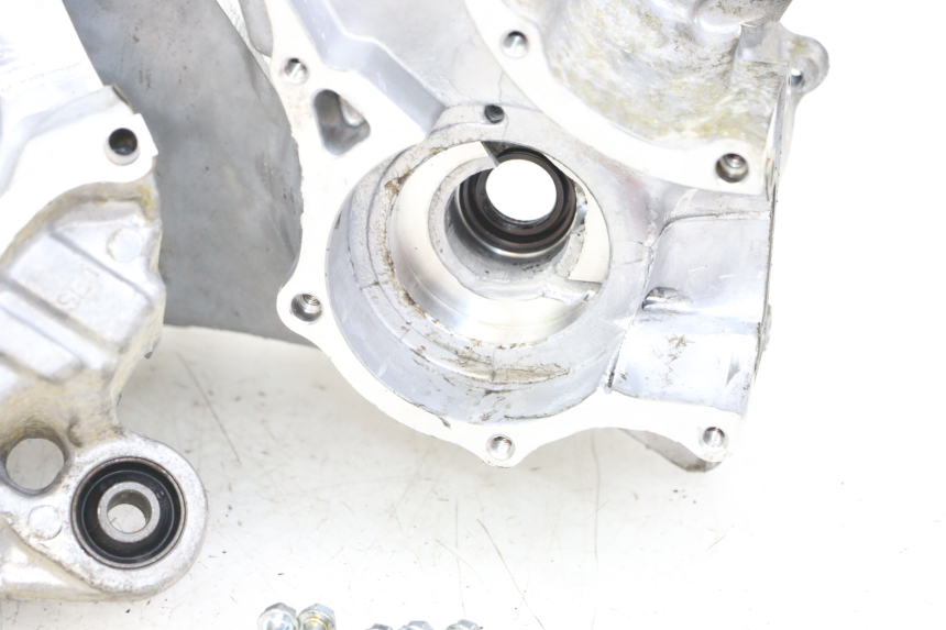 photo de CARTER INFERIOR DO MOTOR DAELIM A-FOUR 2T 50 (2005 - 2012) - Ampliação técnica