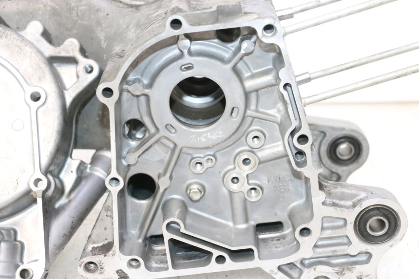 photo de CARTER INFERIOR DO MOTOR KYMCO AGILITY 16+ 4T 50 (2018 - 2023) - Vista do produto