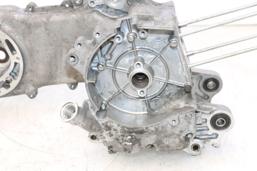 photo de CARTER INFERIOR DO MOTOR KYMCO AGILITY 16+ 4T 50 (2018 - 2023) - Zoom do estado de desgaste
