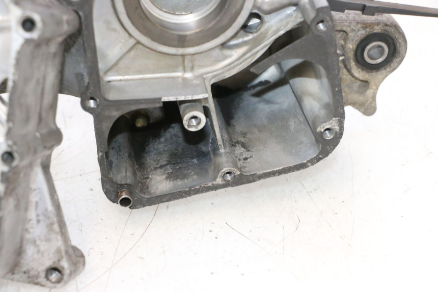 photo de CARTER INFERIOR DO MOTOR KYMCO AGILITY 4T 50 (2005 - 2018) - Vista de perto